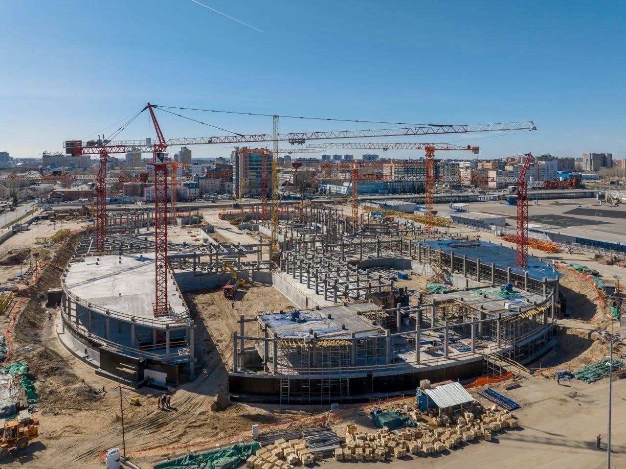 Бетонирование перекрытий ведется на стройплощадке Ледовой арены в Нижнем Новгороде