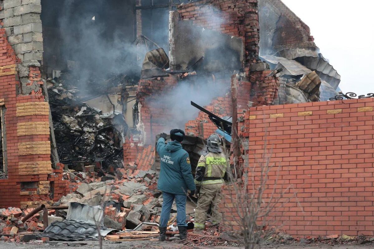 Появились фото последствий ночной атаки БПЛА на Батайск - фото 3