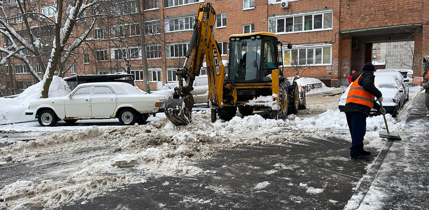 ДУКи Нижнего Новгорода нанимают дополнительную технику для уборки снега во дворах - фото 1