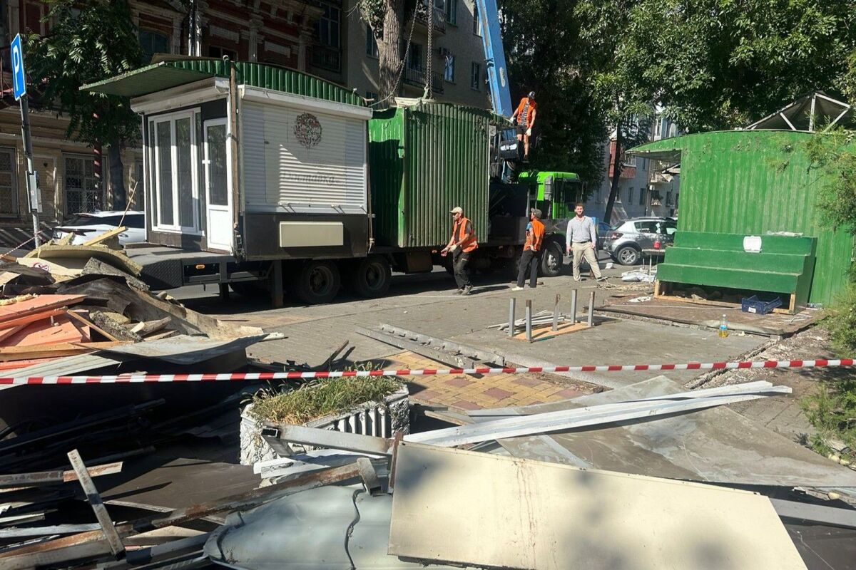 В Ростове снесли четыре цветочных ларька-самостроя по решению суда - фото 1