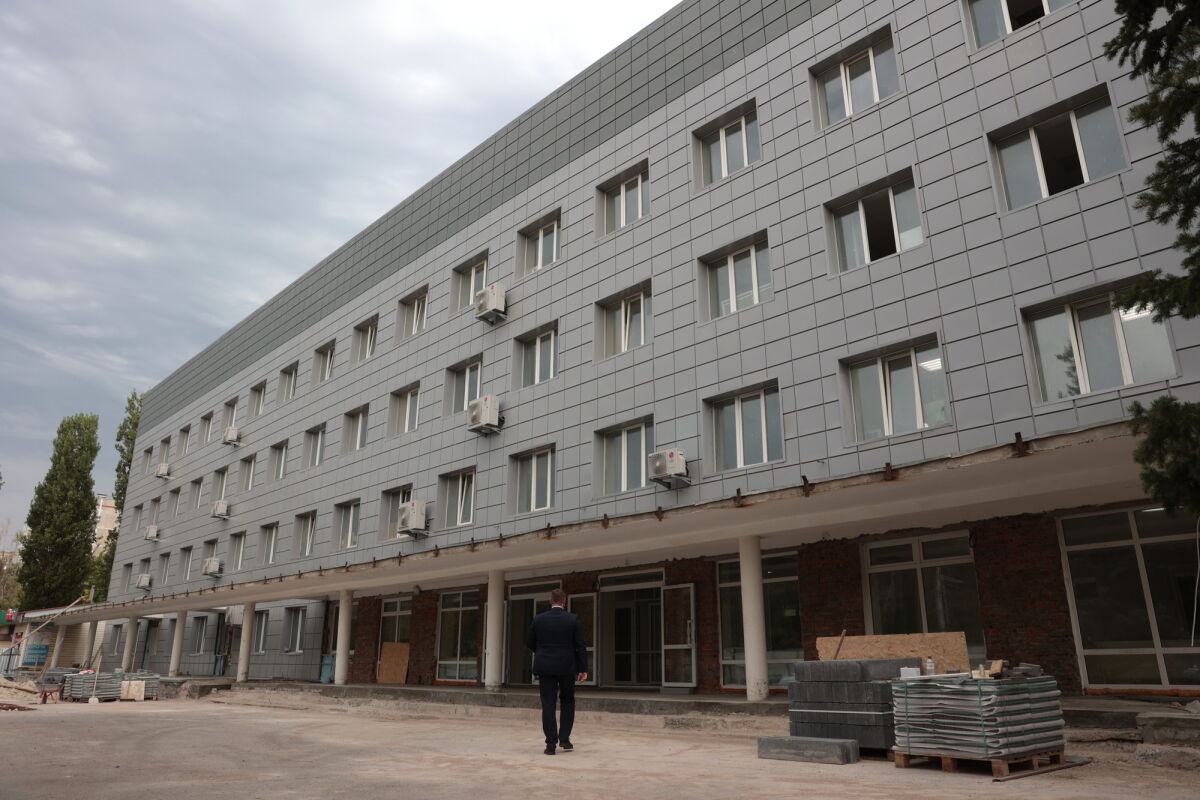 До конца года в Волгодонске завершат капремонт поликлиники - фото 1
