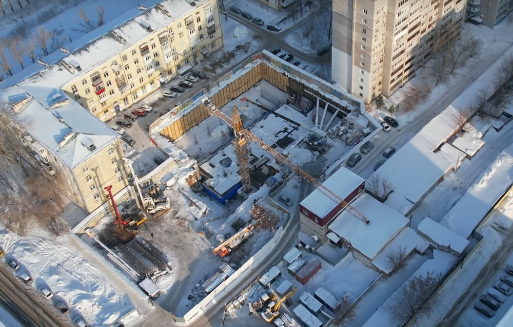 Строительство 28-этажного дома на пр. Карла Маркса в Самаре показали с высоты