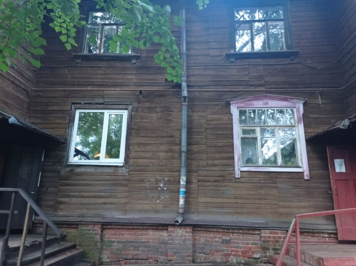 Аварийный дом на Зеленодольской изымают для сноса в Нижнем Новгороде - фото 1