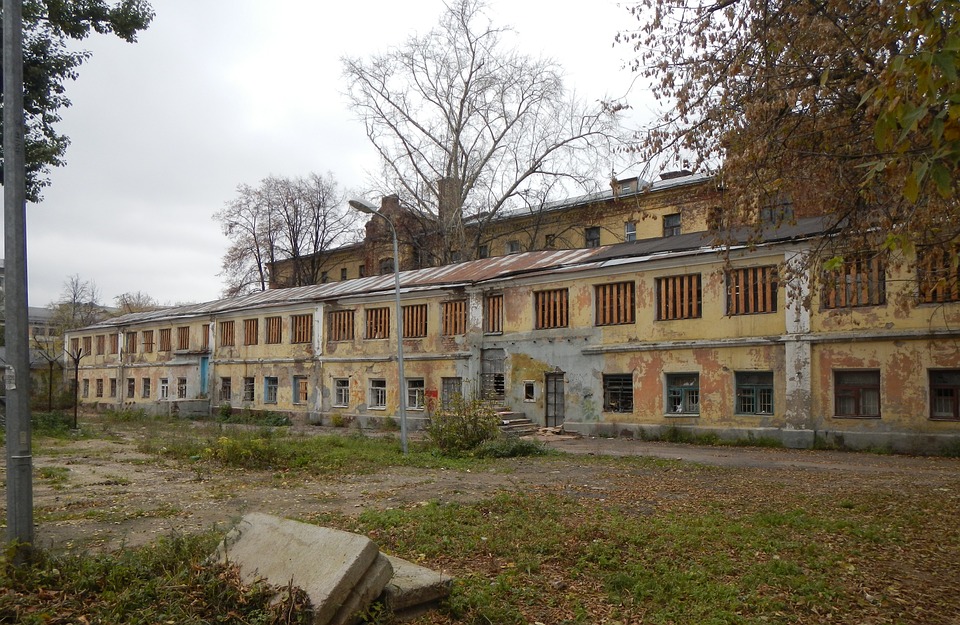 Недострой у школы №119 сносят в Нижнем Новгороде - фото 1