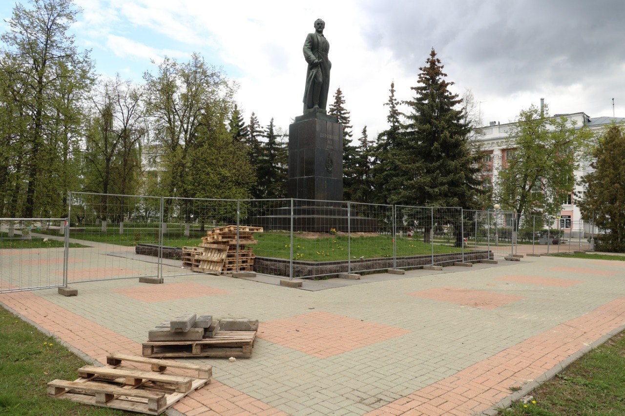В Дзержинске началось благоустройство площади Дзержинского и Парковой аллеи   - фото 1