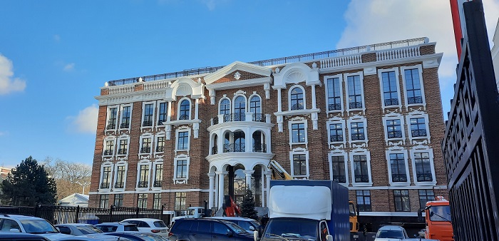 Роскошный 4-этажный офис вместо парковки построили в центре Ростова-на-Дону - фото 1