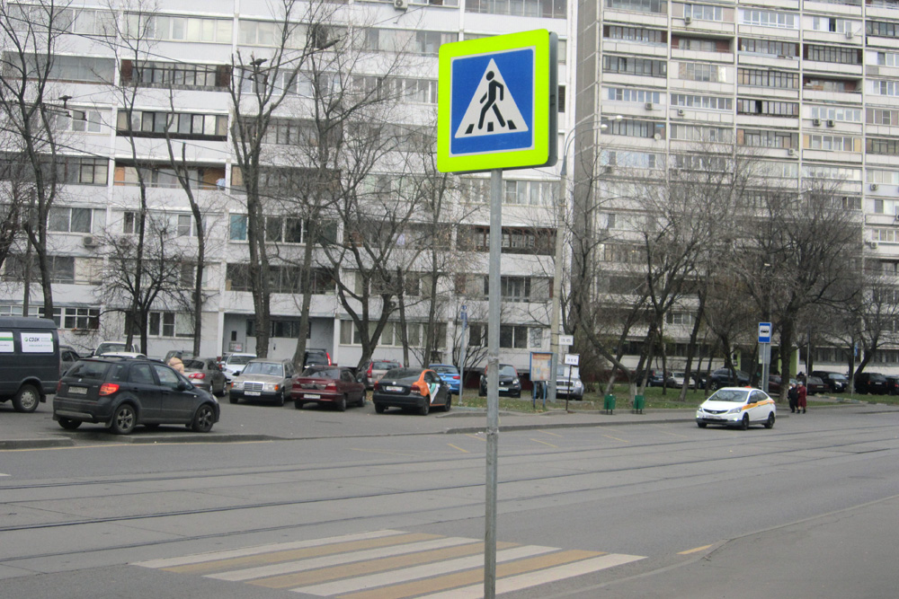 В Ростове в июне оборудуют 17 новых пешеходных переходов с дорожными знаками и разметкой