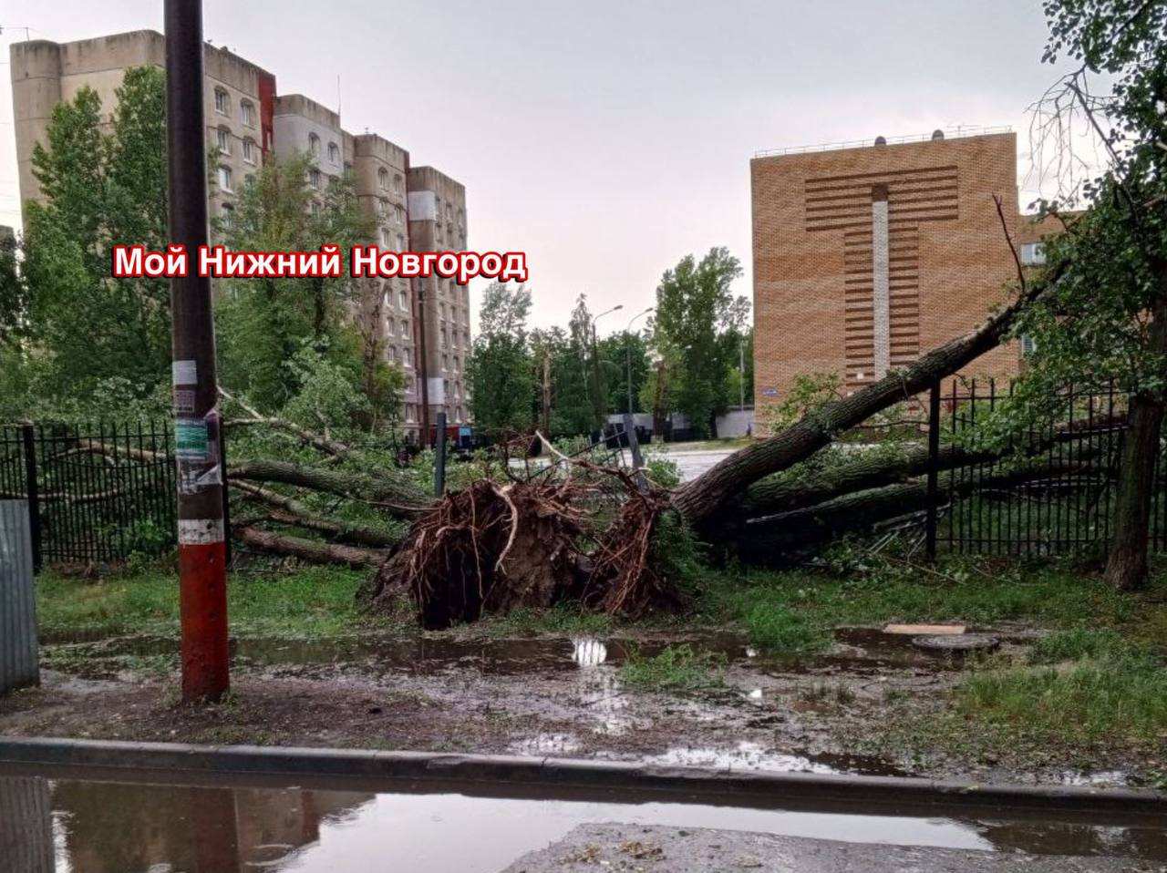 Нижегородцы поделились фотографиями последствий ливня и грозы 13 июня в  июне 2024