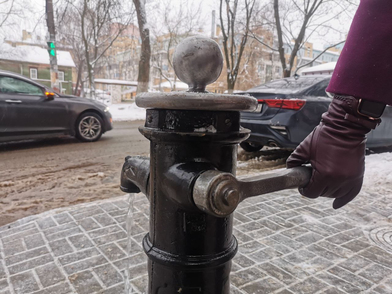 Столетнюю водоколонку восстановили в нижегородском квартале Церкви Трёх Святителей