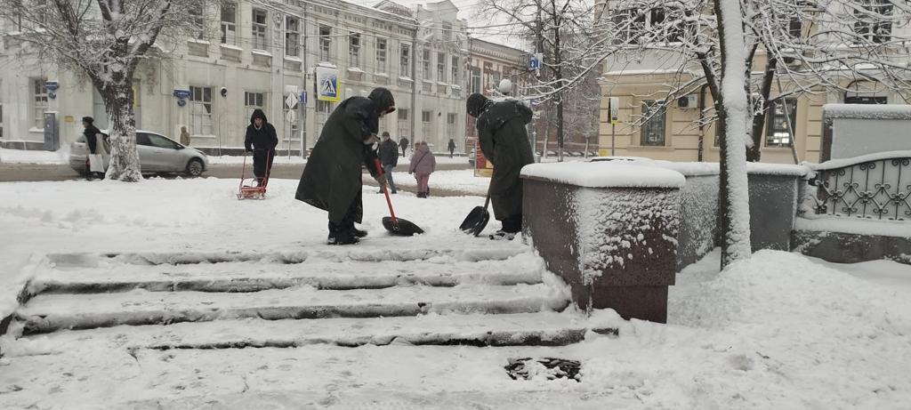 Власти попросили жителей отказаться от прогулок в парках и скверах Ростова-на-Дону - фото 1