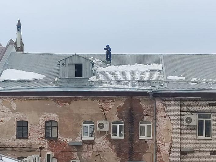 Более 170 нарушений очистки крыш от льда и снега выявлено в Нижегородской области за январь - фото 1